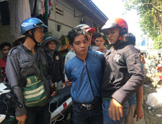 ‘Hiệp sĩ' Bình Dương bắt nghi can trộm xe máy
