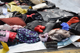 Ám ảnh đồ vật của hành khách chuyến bay JT610 trôi nổi trên biển