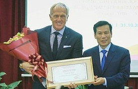 Huyền thoại golf Greg Norman trở thành Đại sứ du lịch Việt Nam