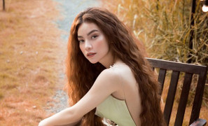 Fan thích thú với loạt khoảnh khắc khoe vẻ đẹp mong manh, quyến rũ của Hồ Ngọc Hà