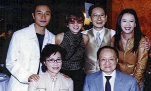 Ảnh Kim Dung bên Trương Quốc Vinh, Mai Diễm Phương gây xúc động