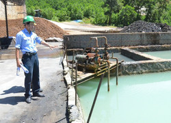 Video: Nghi vấn nhà máy chế biến quặng antimon thải độc