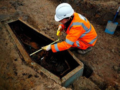 Khai quật được 1.200 bộ hài cốt bên cạnh ga tàu ở London