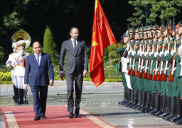 Thủ tướng Nguyễn Xuân Phúc hội đàm với Thủ tướng Pháp Édouard Philippe