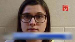 Đang lên xe buýt tới trường, ba chị em bị nữ tài xế lao chết thương tâm