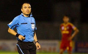 Video: Trọng tài Việt Nam tạo nên tình huống tranh cãi nhất lịch sử AFF Cup