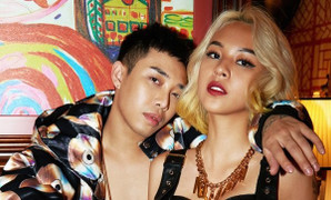 Quán quân The Face Phí Phương Anh hở bạo, tung loạt ảnh ‘giường chiếu’ nóng bỏng