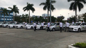 Hàng trăm tài xế taxi đình công ở sân bay Đà Nẵng