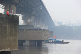 Xe Mercedes lao xuống sông Hồng, 2 người chết: Xác định danh tính nạn nhân thứ hai