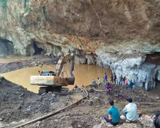Sập mỏ khai thác vàng ở Hòa Bình, hai người mắc kẹt