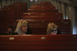 Video: Chuyến tàu Hà Nội - Hạ Long ế thê thảm, lăn bánh với chỉ 2 khách nước ngoài