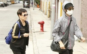 Chị gái đến nhà xác để nhận thi thể ngọc nữ Hong Kong Lam Khiết Anh