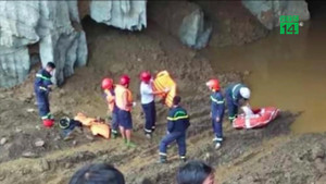 Sập mỏ vàng ở Hòa Bình: Gần 100 người nỗ lực cứu 2 phu vàng mắc kẹt