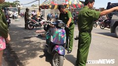Tránh xe ba gác vượt ẩu, 2 cô gái trẻ bị xe tải cán thương vong ở TP.HCM