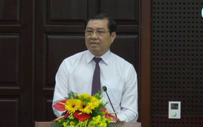 Chủ tịch UBND TP Đà Nẵng: ‘Xe dù lộng hành trước bến xe, thanh tra giao thông ở đâu?’