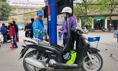 Xăng giảm giá cực mạnh, nhiều nhất 1.138 đồng/lít