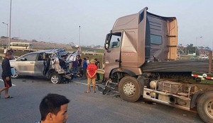 Lùi xe trên cao tốc Hà Nội - Thái Nguyên: Xe container không thể đột ngột về 0 km/h