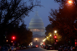 Nước Mỹ bắt đầu cuộc bầu cử quyết định tương lai của Tổng thống Trump