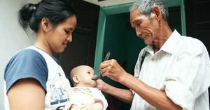 Cuộc sống khó khăn của cặp đôi chồng 78 tuổi, vợ 35 tuổi ở Hà Nam