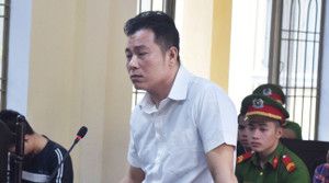 Bị nhắc về nhà ngủ, kẻ say xỉn đánh người trọng thương