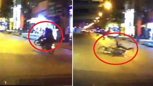 Clip: Xe máy chở hai nghênh ngang bốc đầu và cái kết ê chề