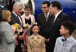 Chủ tịch Cuba đến thăm Trung Quốc, thắt chặt mối quan hệ song phương