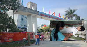 Lấy máu cứu sản phụ, bác sĩ ở Hải Dương vẫn bị người nhà chửi, dọa giết