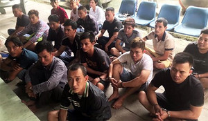 Cảnh sát nổ súng trấn áp hai nhóm hỗn chiến ở Bình Dương