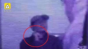 Clip: Cảnh sát bắn ná cao su cứu người cầm dao đòi tự tử ngoạn mục