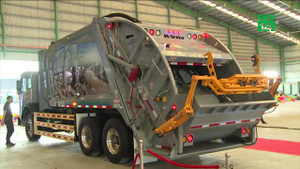 Video: Cận cảnh siêu xe chở rác 10 tỷ đồng, có camera, biết... tỏa hương