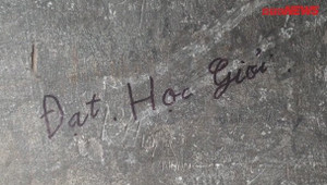 Clip: Xót xa hàng loạt di tích lịch sử cấp quốc gia bị giới trẻ vẽ bậy chi chít