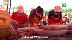 Video: Đại gia tộc gần 4.000 thành viên quây quần trong bữa ăn khổng lồ