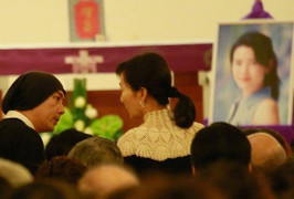 Tang lễ Lam Khiết Anh: Trương Vệ Kiện buồn bã, chị gái lặng người trước di ảnh xinh đẹp của nữ diễn viên