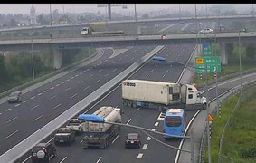 Toàn cảnh tài xế container quay xe trên cao tốc Hà Nội - Hải Phòng