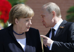 Ukraine đổ lỗi cho Thủ tướng Merkel và Tổng thống Putin vì không thể gia nhập NATO