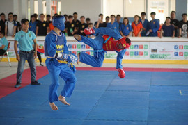 Video: Sinh viên Hà thành kẹp cổ, hạ gục đối phương trong chớp mắt