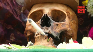 Video: Sởn gai ốc với lễ hội đầu lâu rùng rợn ở Bolivia