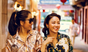 Hot girl Trâm Anh khoe mẹ trẻ trung, sành điệu