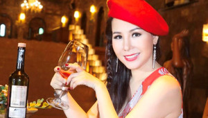 Bí quyết để tuổi 40 vẫn trẻ trung rạng rỡ của Nữ hoàng Kim Chi