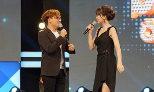 Dẫn chương trình cùng nhau, Đại Nghĩa tố Hari Won thường đi trễ còn hay làm lố