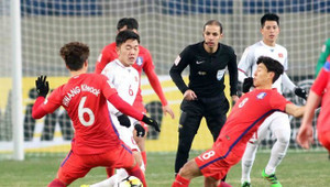 Trọng tài bắt trận Việt Nam vs Malaysia từng thổi phạt đền Văn Hậu ở U23 châu Á