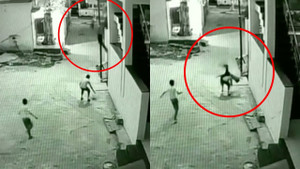 Clip: Rơi từ tầng 3 tòa nhà, cậu bé thoát chết nhờ điều trùng hợp khó tin