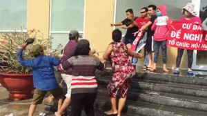 Cư dân Topaz City bị tấn công khi yêu cầu đối thoại: Văn phòng Chính phủ vào cuộc