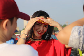 Ảnh: Hàng nghìn CĐV đến sân Mỹ Đình từ sớm cổ vũ đội tuyển Việt Nam