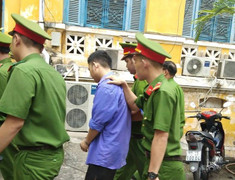 Đòi quà bạn bạn gái cũ, thanh niên đâm chết tình địch