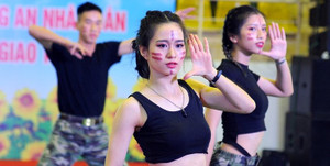 Nữ sinh công an nhảy bốc lửa trong ngày hội 'Thắp sáng ước mơ tuổi trẻ CAND'