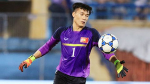 Thủ môn Bùi Tiến Dũng khoe được ở khách sạn 5 sao khi đến Myanmar