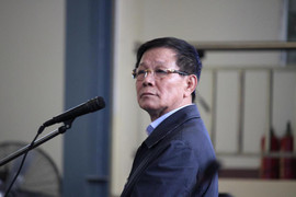 Clip: Ông Phan Văn Vĩnh khai bán cây cảnh để lấy tiền mua đồng hồ 1,1 tỷ đồng từ Nguyễn Văn Dương