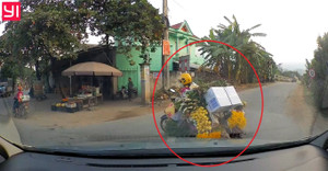 Video: Nữ 'ninja' báo rẽ phải nhưng lại rẽ trái trước đầu ô tô khiến tài xế phanh dúi dụi