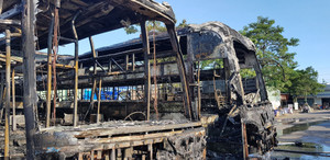 Hai xe khách bốc cháy dữ dội giữa bến xe trung tâm Đà Nẵng, hành khách tá hỏa tháo chạy